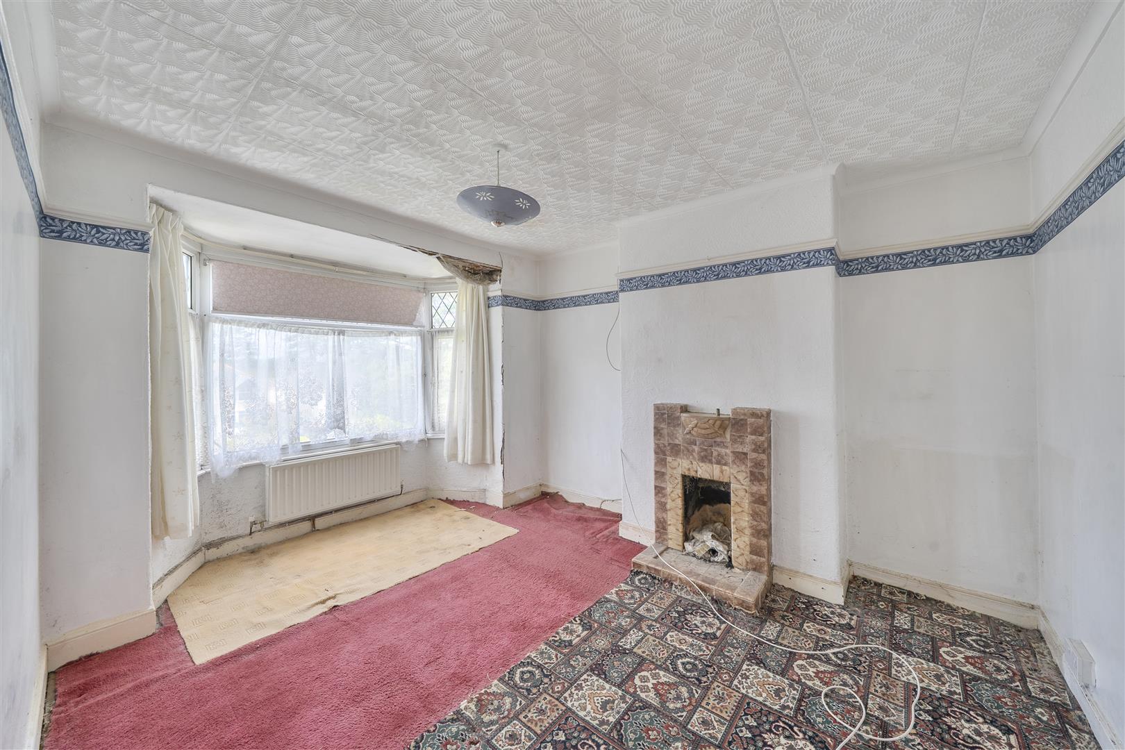 Middle Road, Ravenhill, Swansea, SA5 5DH